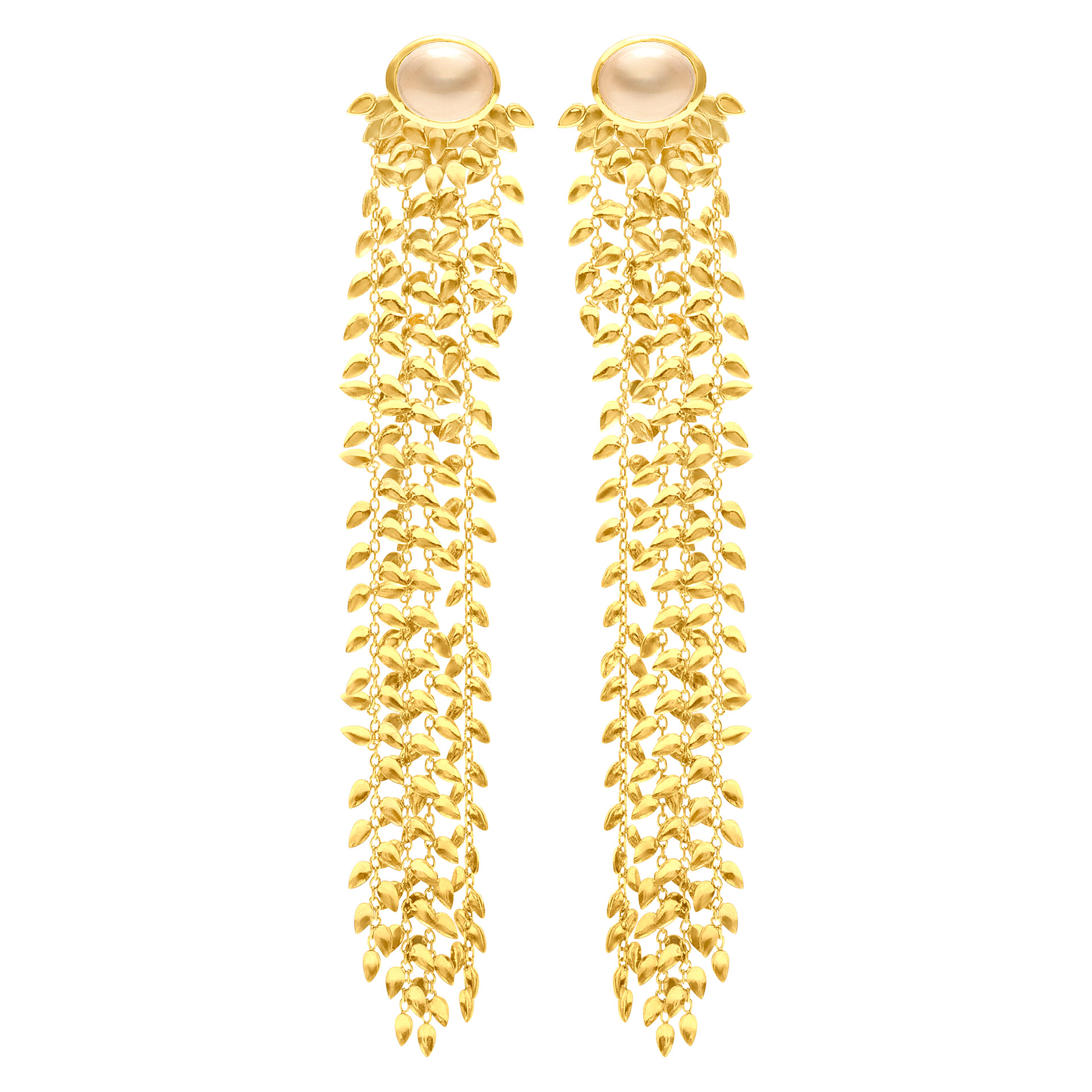 Dandling earrings in 18k yellow gold with moonstones | Gray