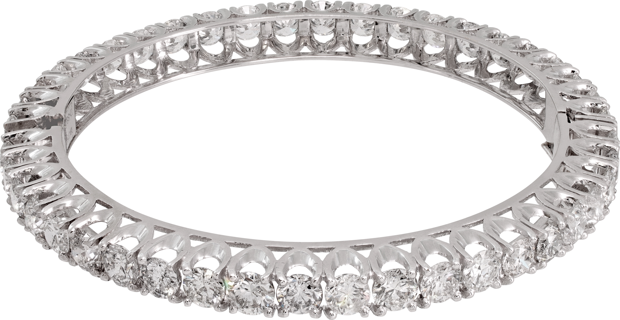 Diamond bangle in 18k white gold. Round brilliant cut diamonds total approx. weight: 17.60 carats (44 diamonds approximately 0.40 carat each) S521289