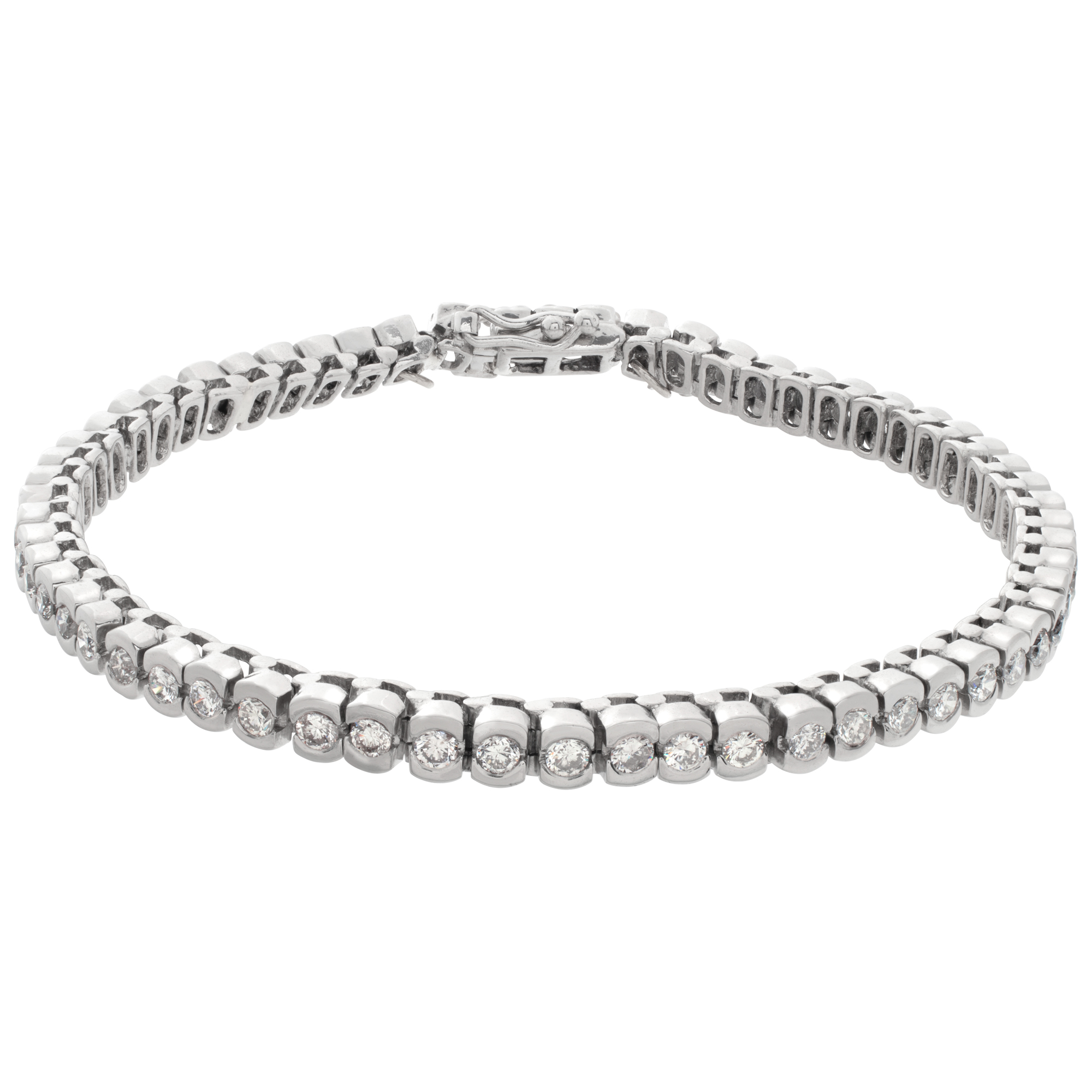 Diamond tennis bracelet in platinum with approximately 6 carats in round diamonds S519178