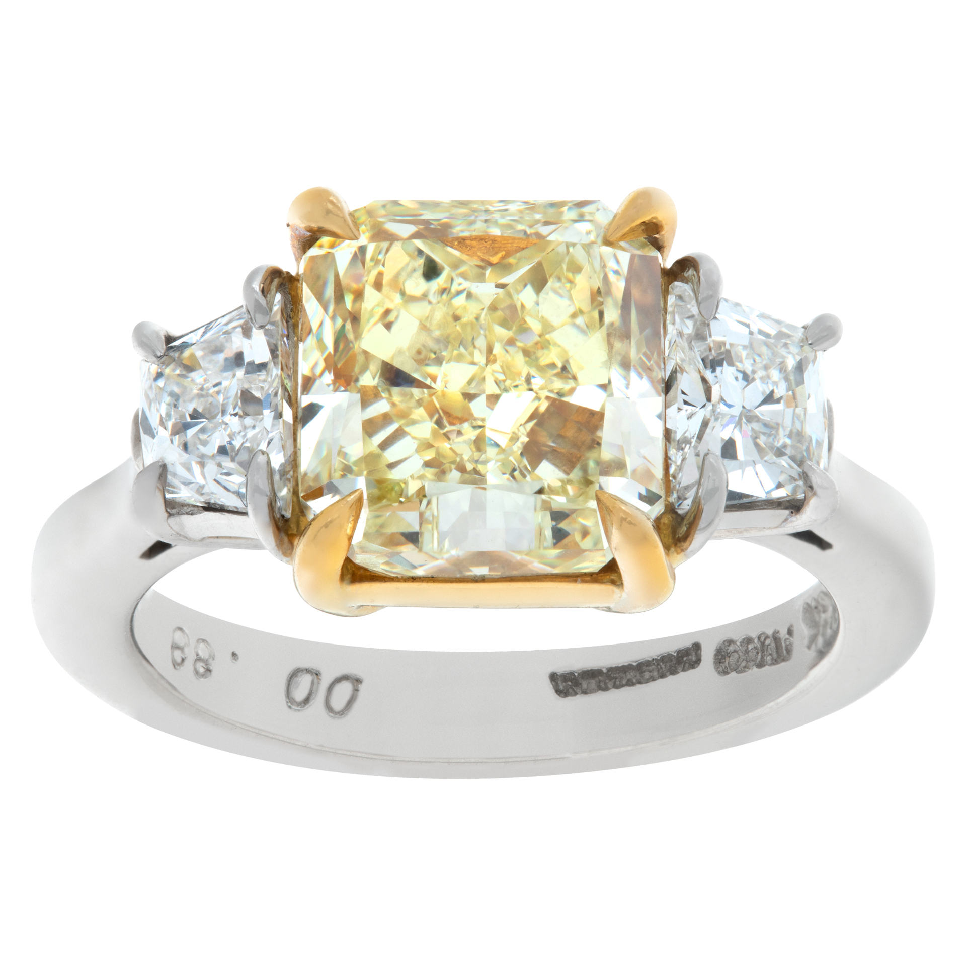 GIA certified 4.00 carat natural fancy yellow even, Radiant cut (Cornered Square Modified Brilliant Diamond) VS2 clarity, ring in platinum and 18Kt yellow gold GIA certified 4.00 carat natural fancy yellow even, Radiant cut (Cornered Square Modified Brilliant Diamond) VS2 clarity, ring in platinum and 18Kt yellow gold