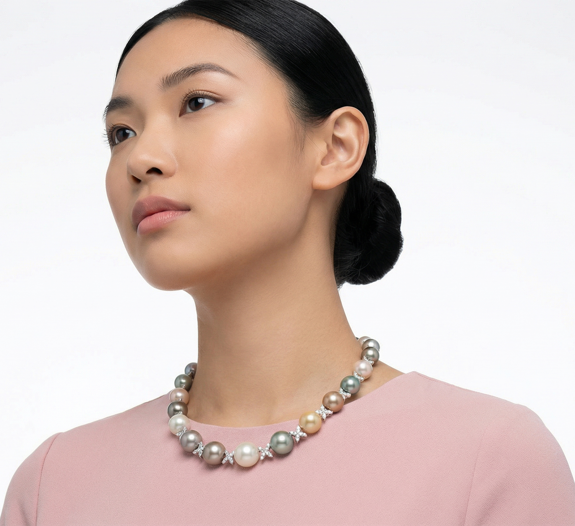 Glamorous South Sea Pearl necklace with star diamonds motif, set in 18K white gold