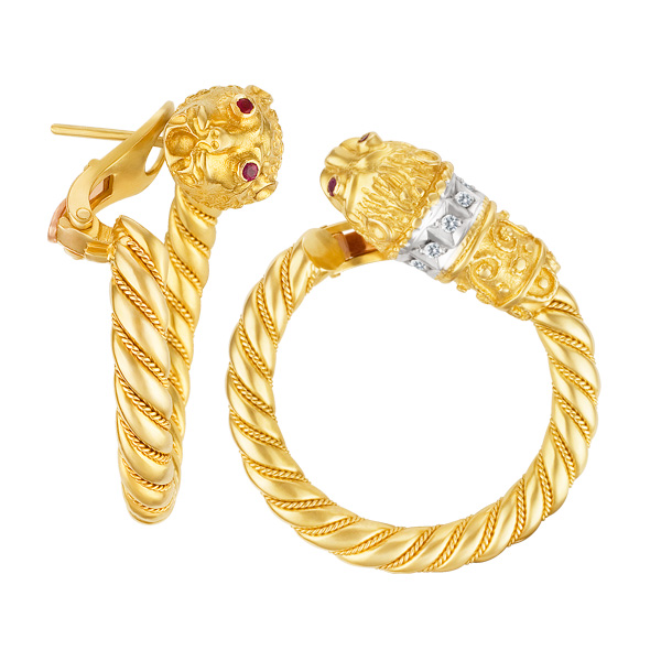 lion_head_hoop_earrings_in_18k