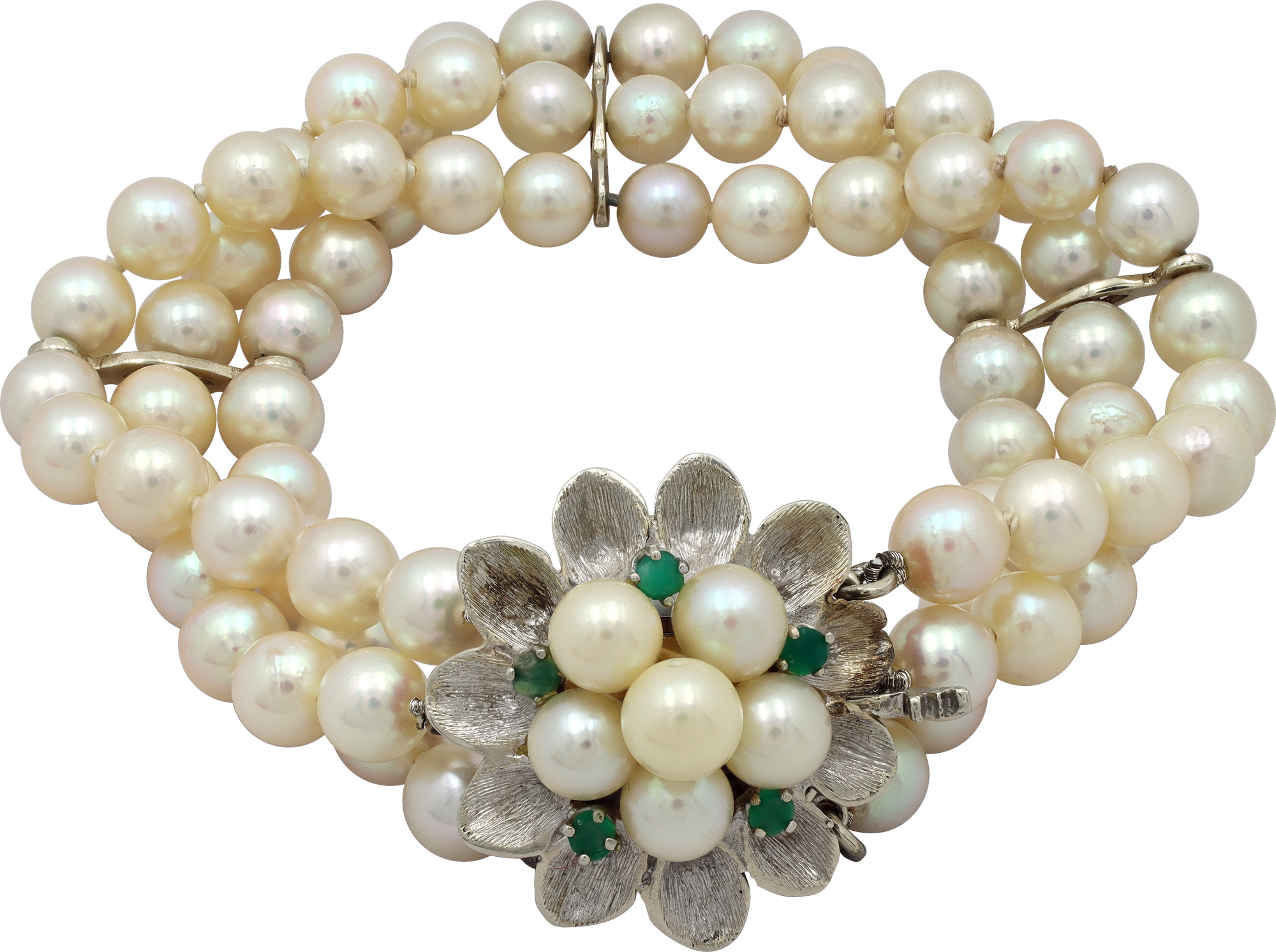Pearl bracelet with pearl and emerald accents and a 14k white gold clasp