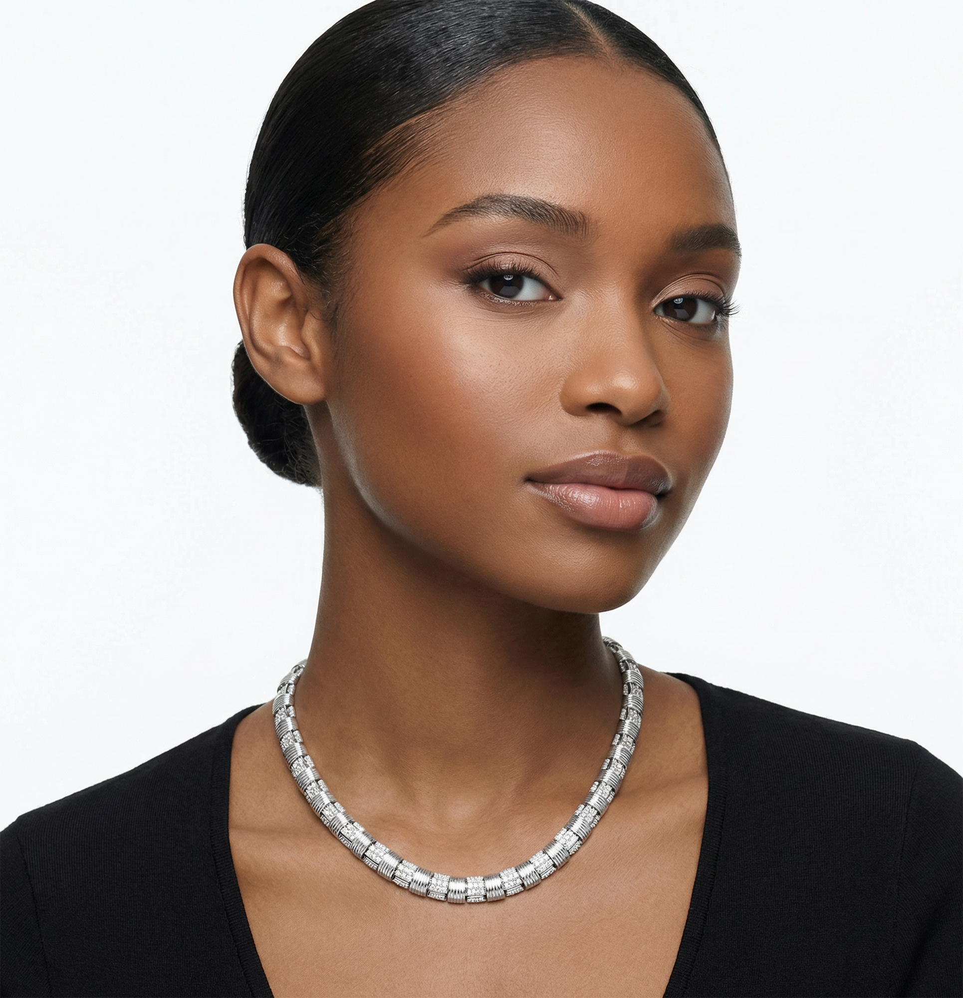 Roberto Coin Appassionate in 18k white gold and pave set diamond stations