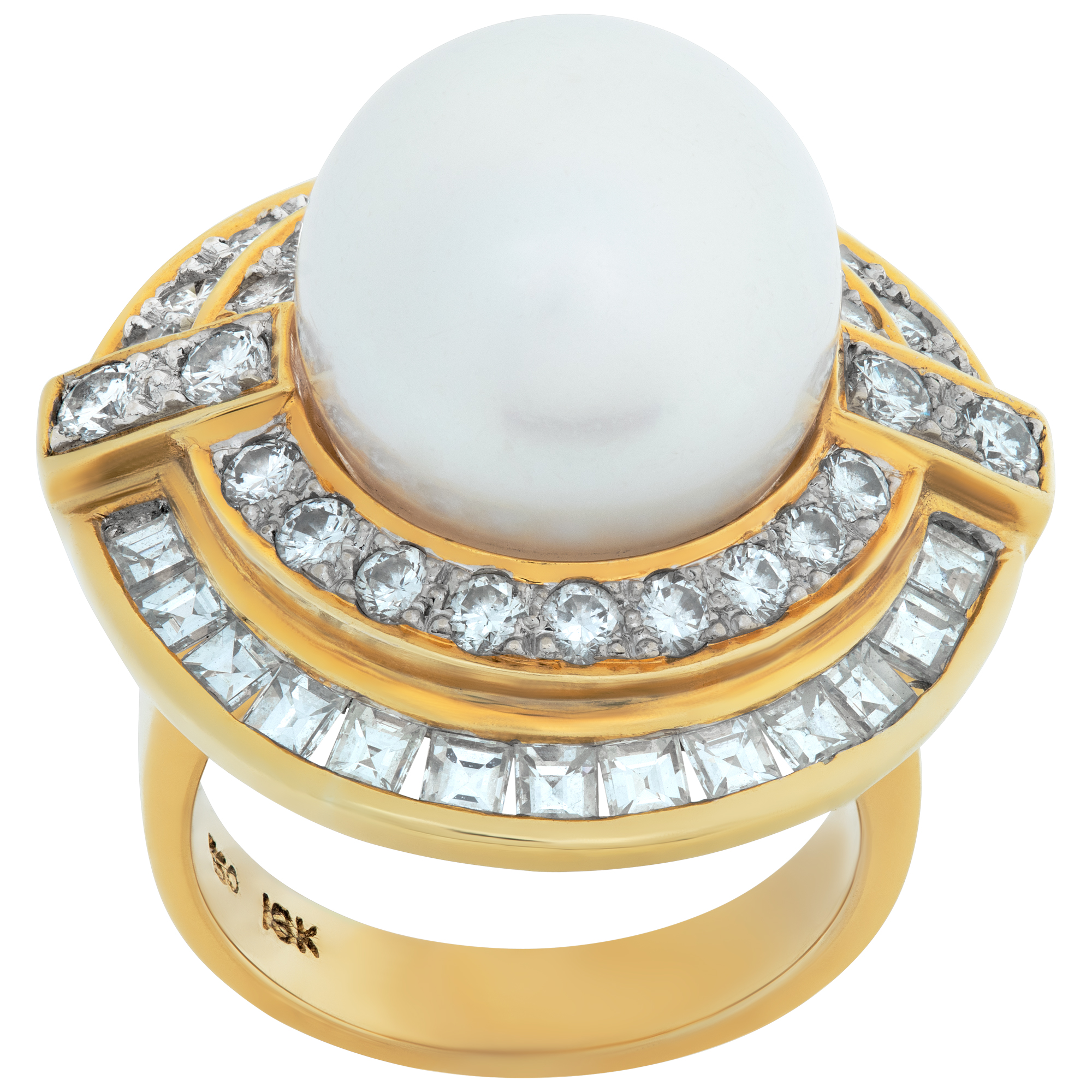 South sea pearl & diamonds ring set in 18K. Round brilliant and princess cut diamonds total approx. weight: 2.22 carats S514146 