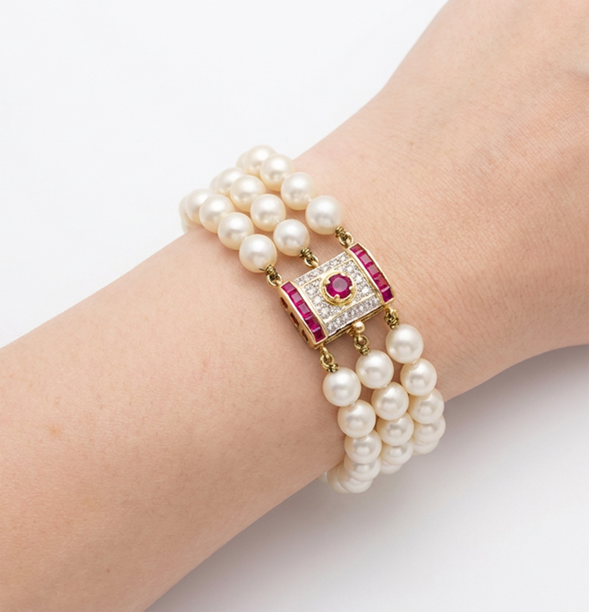 Three-row cultured pearl bracelet with 14k gold clasp S522068