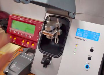 Bell & Ross watch positioned inside a Proofmaster S pressure tester