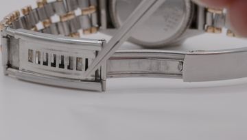 Open deployant watch clasp with worn or misaligned components