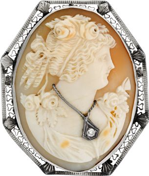 Beautiful cameo pin in silver