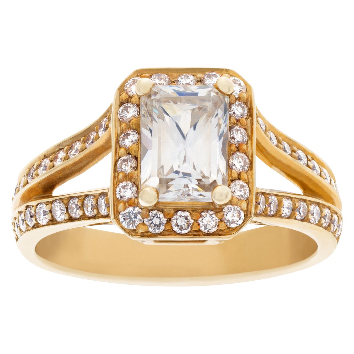 Beautiful Diamond ring in 14k yellow gold setting. 0.64 cts in