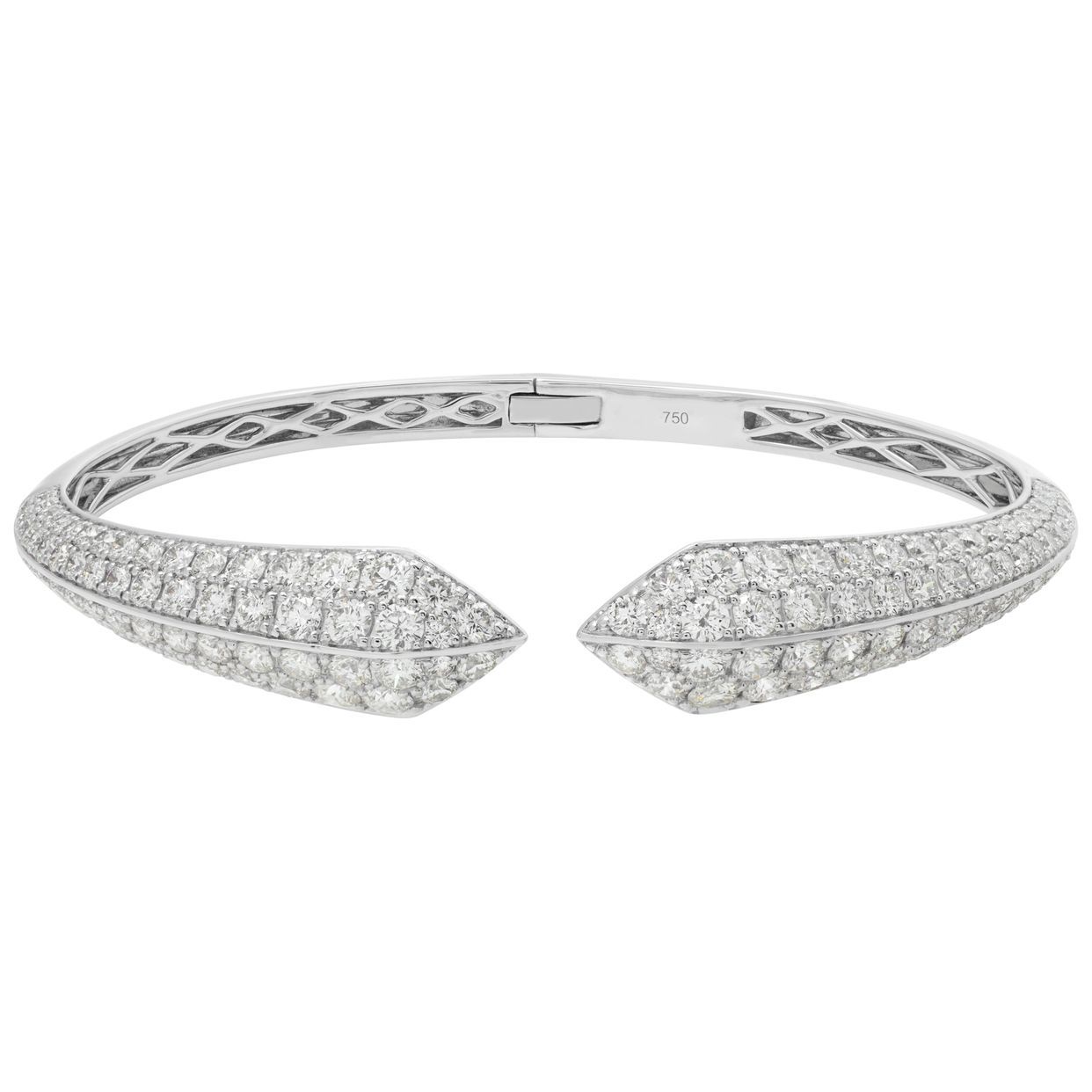 Diamond arrow bangle in 18k white gold with 5.46 carats | Gray & Sons