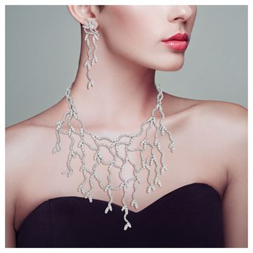 Diamond necklace in 18k white gold with 35.91 carats in diamonds