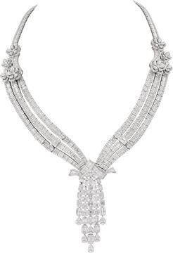 Floral Design diamond necklace in 18k white gold with diamonds
