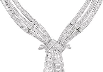 Floral Design diamond necklace in 18k white gold with diamonds