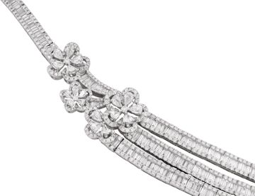 Floral Design diamond necklace in 18k white gold with diamonds