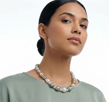 Glamorous South Sea Pearl necklace with star diamonds motif, set in 18k