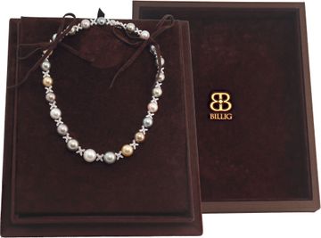 Glamorous South Sea Pearl necklace with star diamonds motif, set in 18k