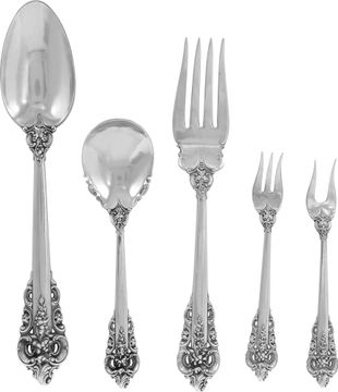 "GRANDE BAROQUE" Sterling Silver Flatware Set patented by Wallace in 1941. TOTAL: 123 pieces over 183 troy ounces of .925 sterling silver