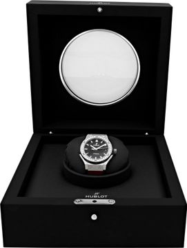 Hublot Classic Fusion 565.NX.1470.RX.1204 Titanium 38mm auto watch