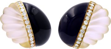 La Triomphe onyx and carved crystal earrings in 18k yellow gold with a pave diamond stripe