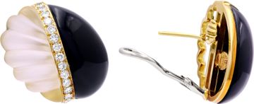 La Triomphe onyx and carved crystal earrings in 18k yellow gold with a pave diamond stripe