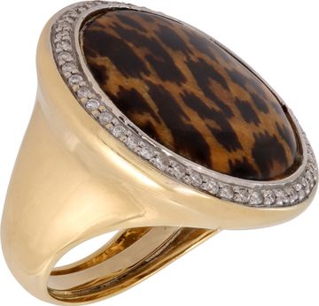 Leopard Design Enamal Ring in 18k yellow gold with diamonds