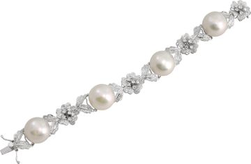 Lustrous South Sea Pearl and diamond bracelet in 18k white gold
