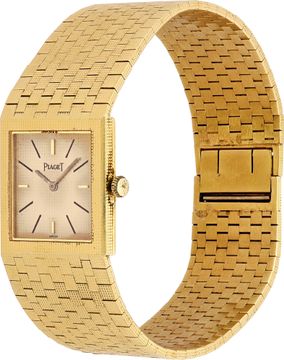 Piaget Polo in 18k yellow gold on a hobnail integrated bracelet