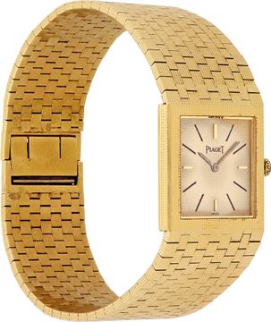 Piaget Polo in 18k yellow gold on a hobnail integrated bracelet