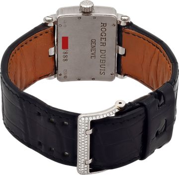 Roger Dubuis Too Much T22 86 0-SD N91R/LO 18k White Gold 30mm Quartz watch