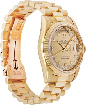 Rolex Day-Date in 18k yellow gold line diamond dial