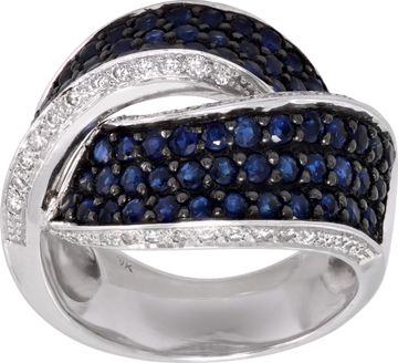 Sapphrie and diamond ring in 18k white gold