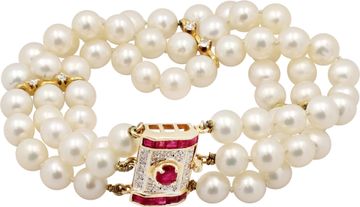Three-row cultured pearl bracelet with 14k gold clasp.
