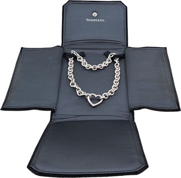 Tiffany and co necklace in stereling silver with heart peandant