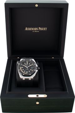 Audemars Piguet Royal Oak Offshore 15720CN.OO.A002CA.01 18k White Gold Black dia