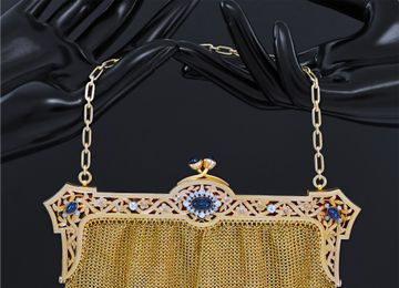 Vintage evening bag purse in 18k yellow gold diamonds and cabochon sapphires