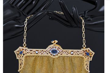 Vintage evening handbag in 18k yellow gold diamonds and cabochon sapphires