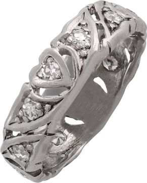 Vintage Heart Diamond Wedding Band in platinum
