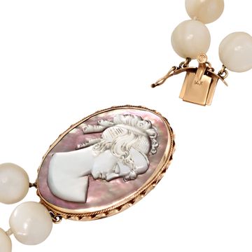 VIntage Mother of pearl beads necklace with Mother of pearl cameo clasp on 14K yellow