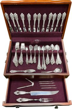 Wallace Grand baroque Sterling  silver 96 pieces serving 12.