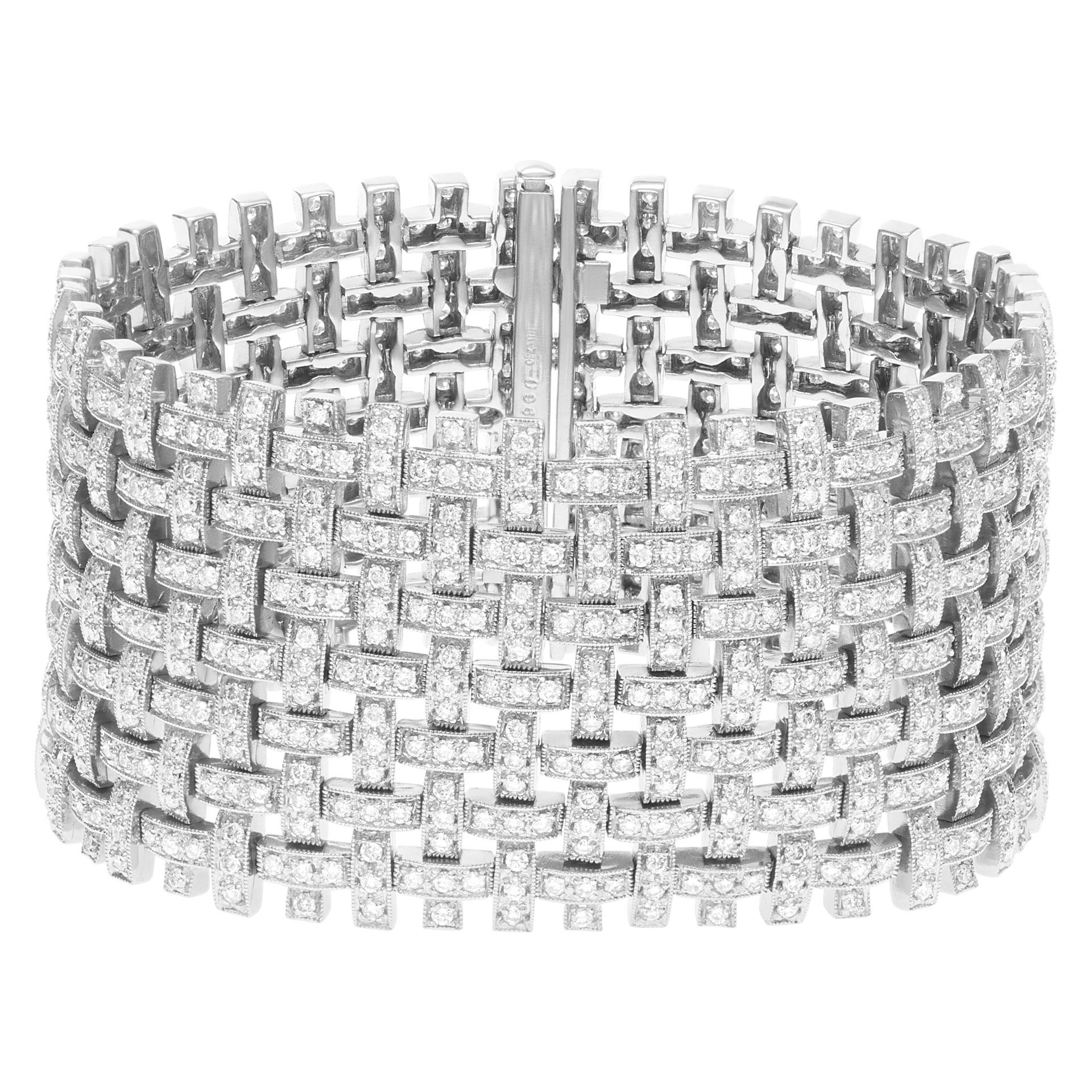 Weave bracelet in 18k white gold with 9.64 cts in diamonds