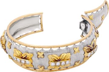 White and yellow gold diamond bangle in 18k